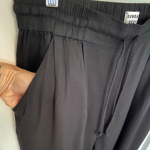 Aritzia Sunday Best Black Pants Joggers - Picture 4 of 9